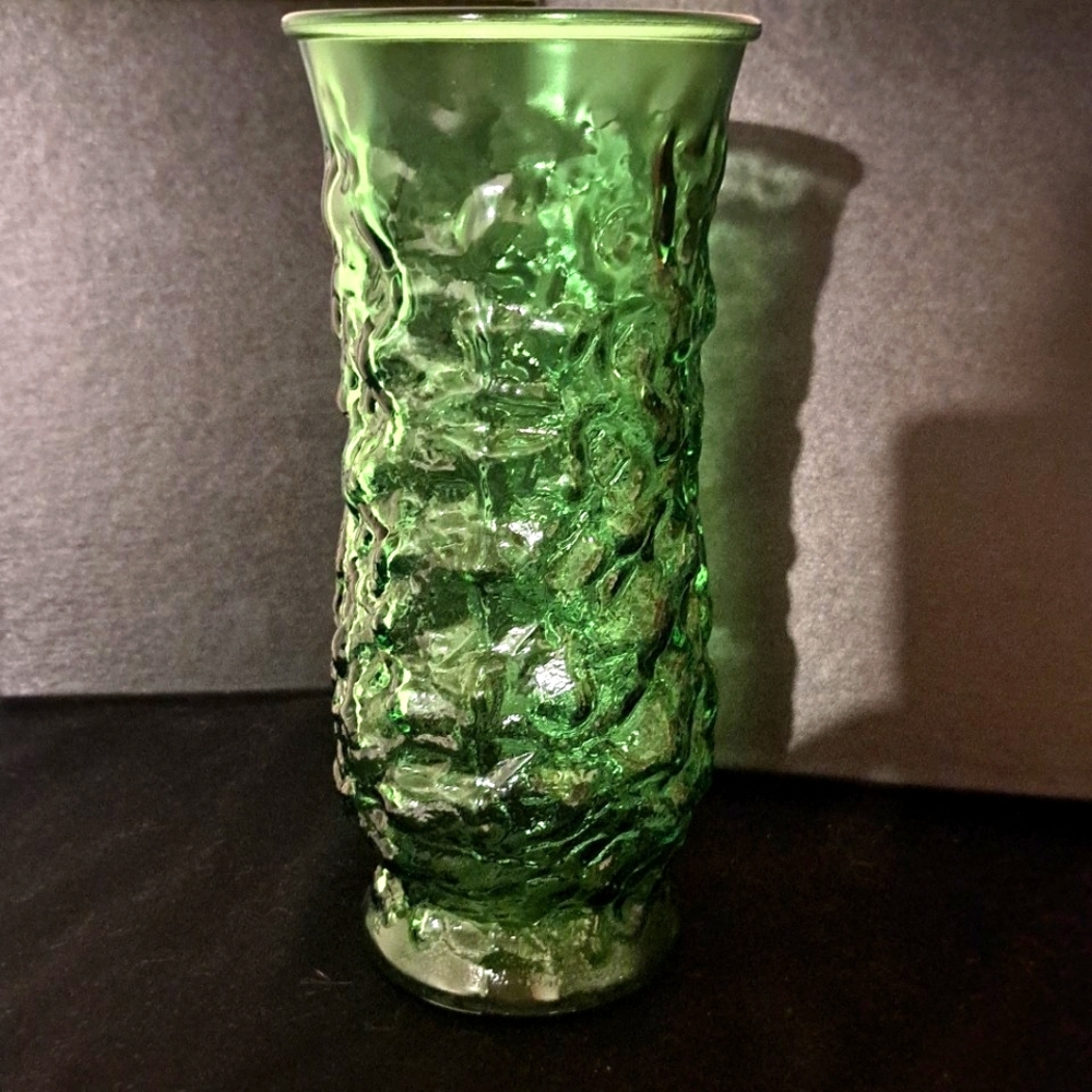 Vintage  EO BRODY CLEVELAND CO Emerald Green Crinkle Glass Vase 8½"